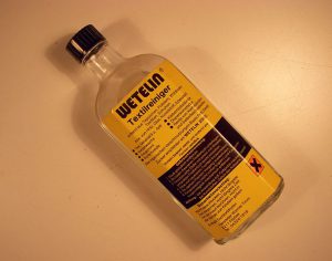 609px-Fleckenentferner